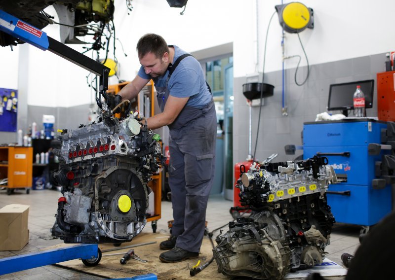 Ovlašteni servisi žele ograničiti prodaju motornog ulja građanima