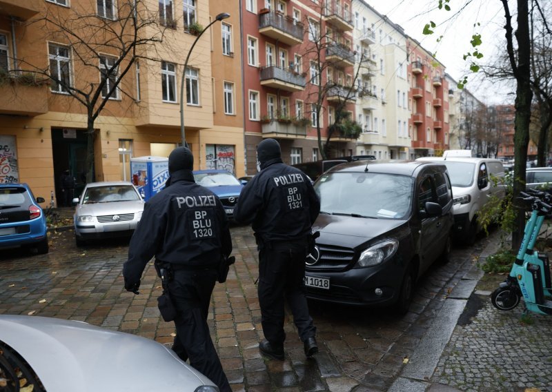 Stotine policajaca u racijama na članove Hamasa diljem Njemačke