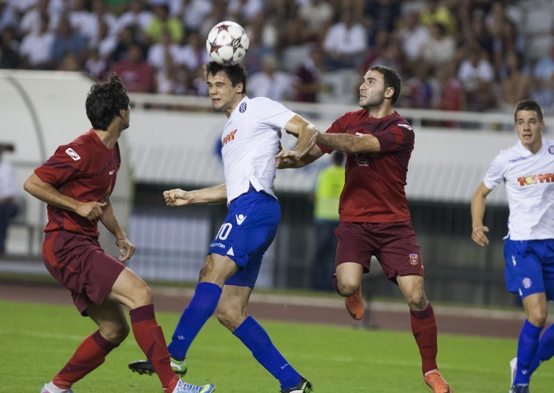 Gruzijci zabili, Hajduk na koljenima