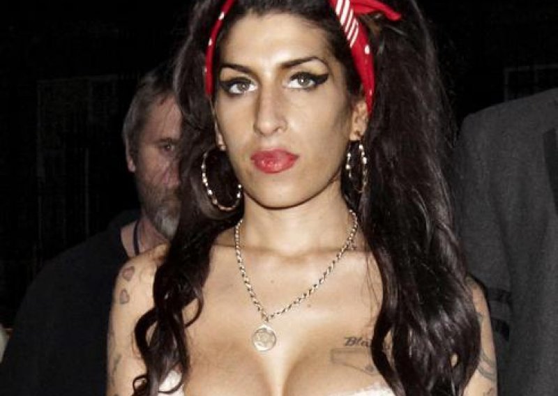 Amy Winehouse postala ovisnica o čistoći