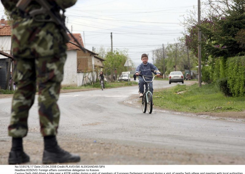 NATO reže broj mirovnjaka na Kosovu