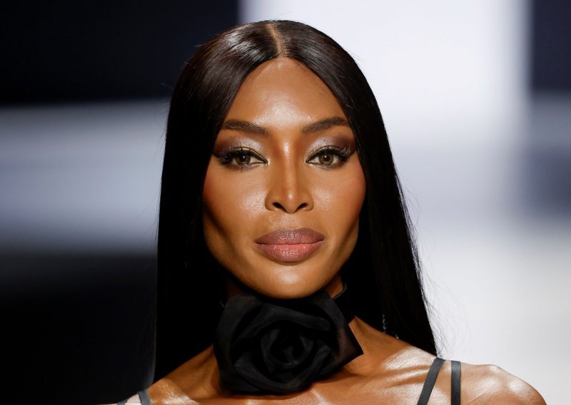 Naomi Campbell pozirala za kultni Pirellijev kalendar i pokazala kako se to radi