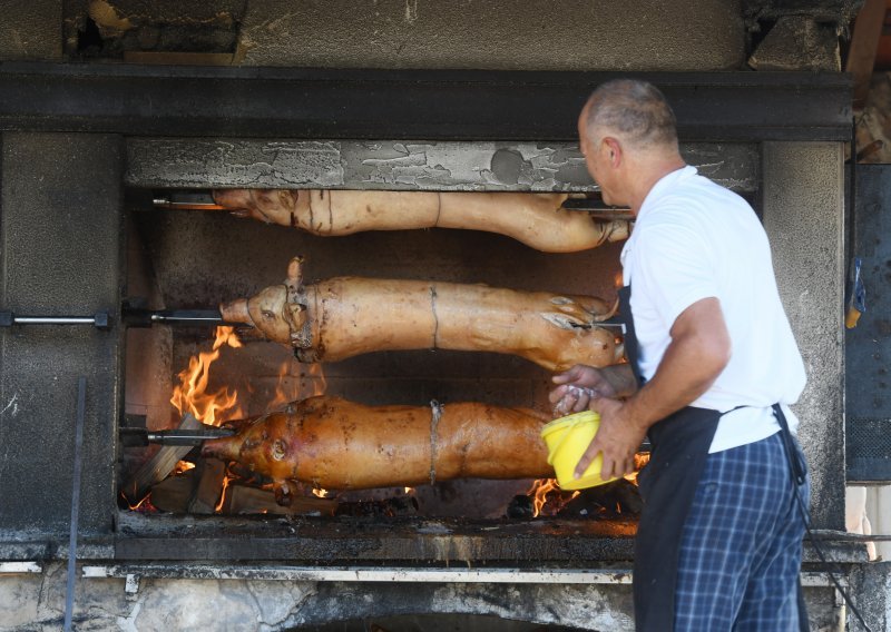 Odojak postao luksuzno blagdansko jelo, lani je bio 5 eura jeftiniji