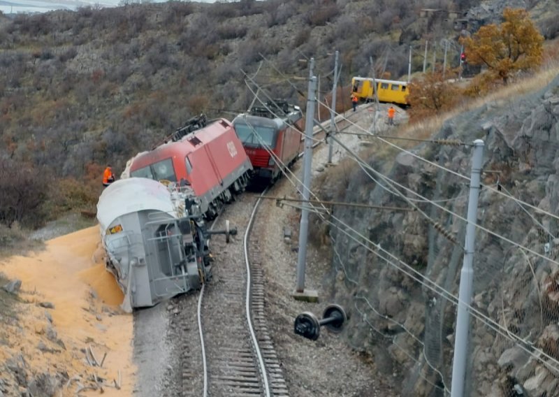 Vlaku punom žita kod Rijeke otkazale kočnice, udario u drugi vlak i iskočio iz tračnica