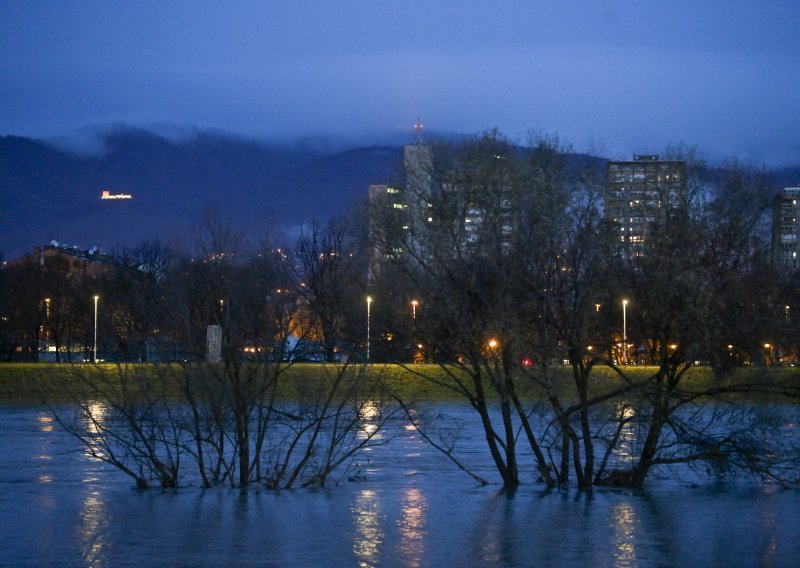 Sava se izlila iz korita u Zagrebu, pogledajte kako to izgleda