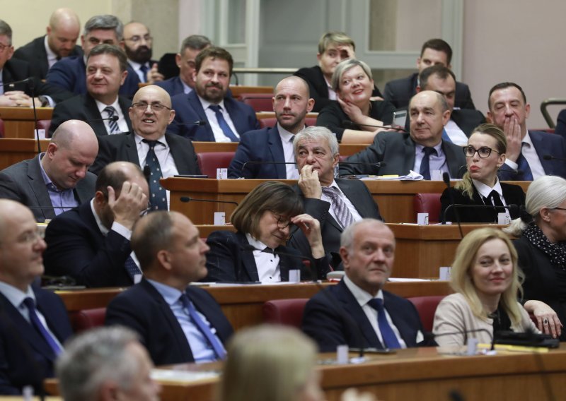 Sabor donio zakon o plaćama u državnoj i javnim službama