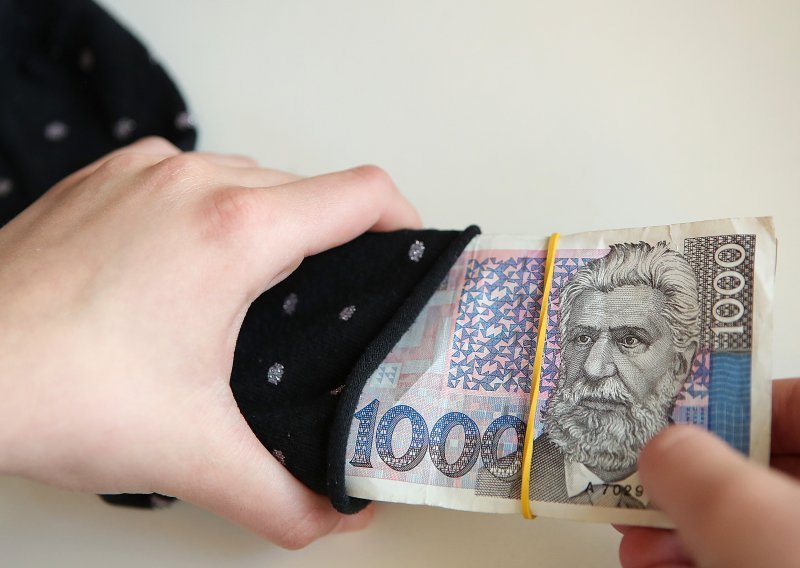 Godinu dana nakon uvođenja eura Hrvati kod kuće drže čak 4,7 milijardi kuna
