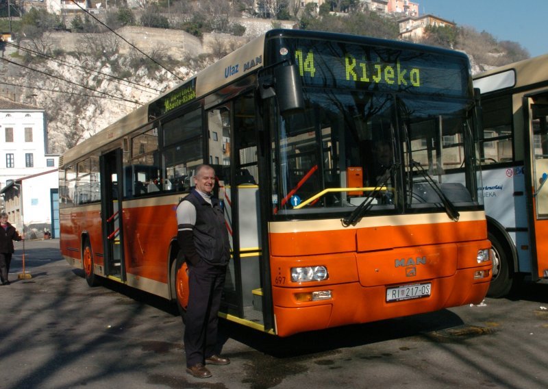 Autobus na prijelazu pregazio ženu