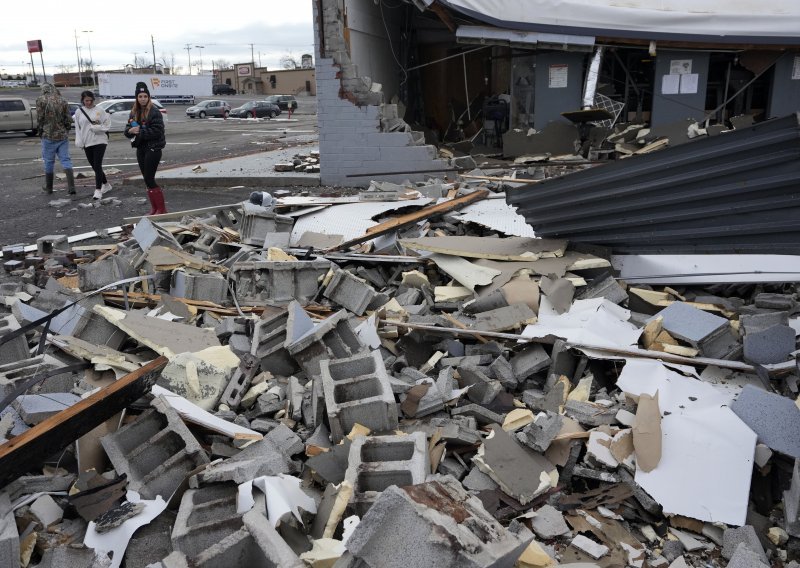 Tornado odnio bebu u kolijevci, čudom preživjela neozlijeđena