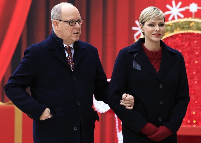 Čaroliji božićnih blagdana nisu odoljeli ni princ Albert II i princeza Charlene