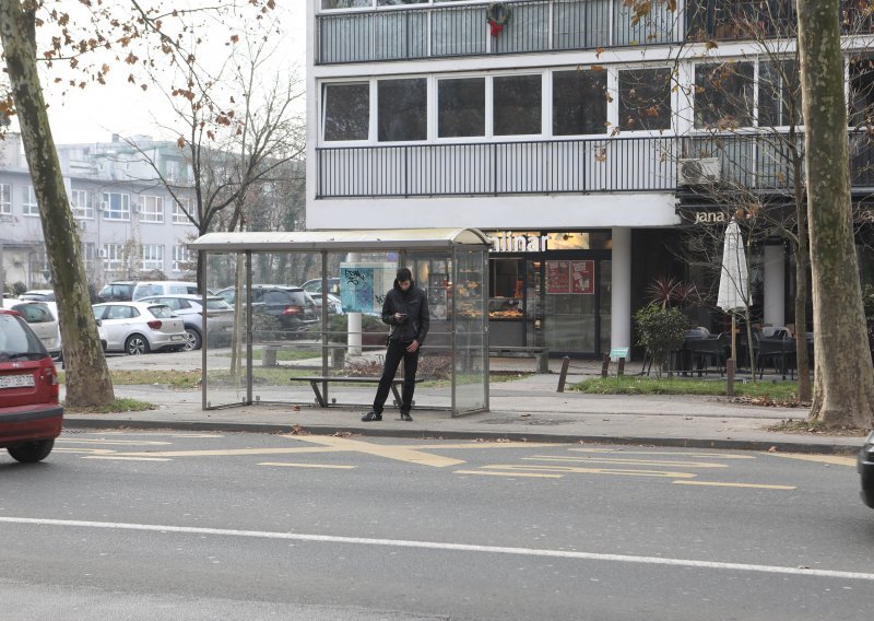 Detalji krađe auta: Sve se odvilo brzo, majka gledala kako joj lopov odvozi dijete