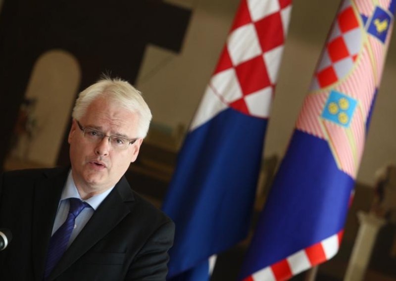 Ako izbori budu 11. siječnja, Josipović će vladati nezakonito dugo?