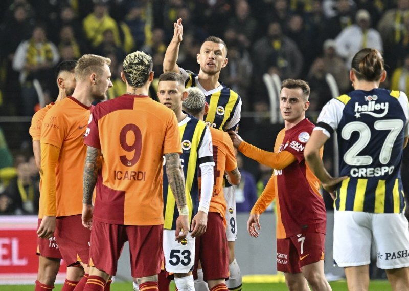 Najveći derbi turskog nogometa bio očajan; Livaković u sekundi ispravio grešku