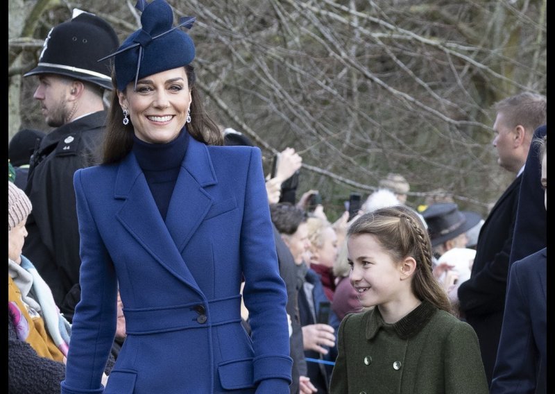 Kate Middleton božićnim stajlingom istaknula najpoželjnije čizme sezone