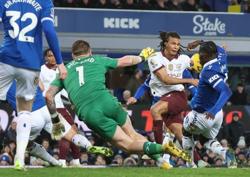 Manchester City preokretom do pobjede kod Evertona; Chelsea napokon pronašao 'žrtvu'