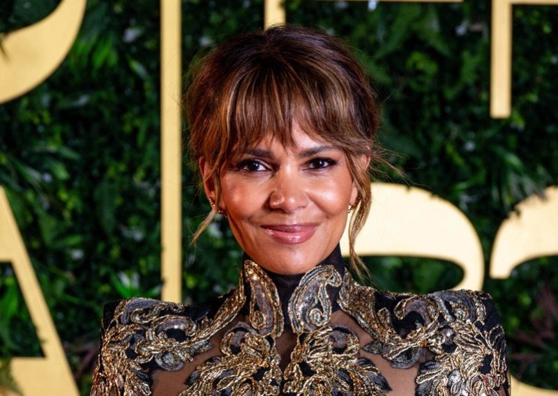 Svi se slažu da je ovo najizazovniji look Halle Berry: Je li zbilja tako izašla van?