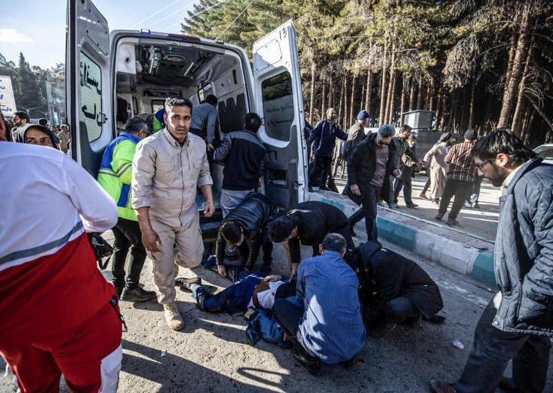 Više od stotinu ubijenih u eksplozijama kod grobnice iranskog generala