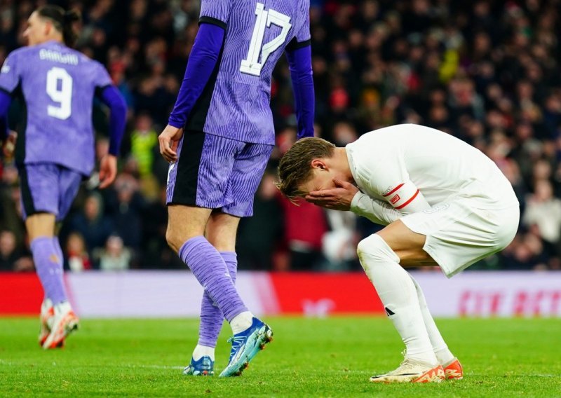 Liverpool izbacio Arsenal koji je odustao od tradicionalne crvene opreme. Evo zašto