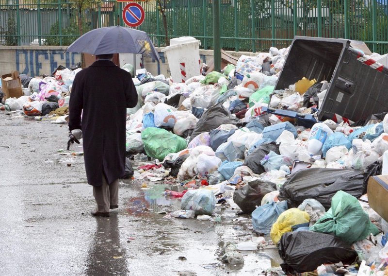 Novorođena beba pronađena u kanti za smeće kod Torina