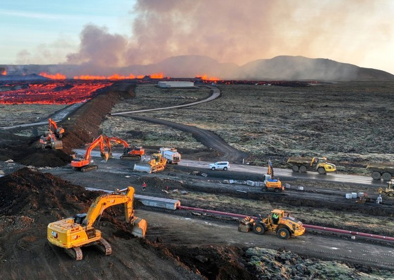 Zastrašujući prizori na Islandu: Lava probila barijere i zahvatila kuće