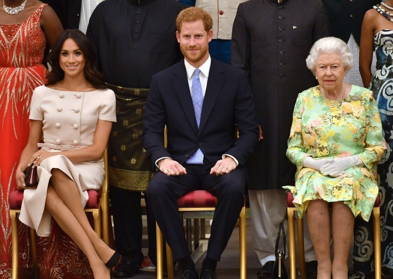 Kraljica nije krila bijes, ali ni tugu zbog poteza Meghan i Harryja: 'Sada su mi i to oduzeli'