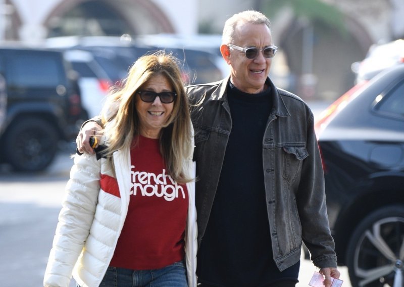 Zaljubljeni kao prvog dana: Dobro raspoloženi Tom Hanks uživao u šopingu sa suprugom