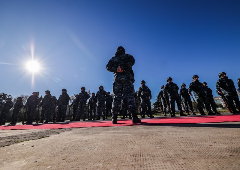 Sve se više šuška o obaveznom vojnom roku, ovako razmišljaju stručnjaci