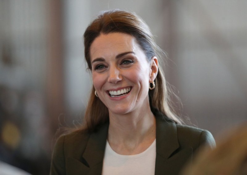 Poznato je kako Kate Middleton održava kontakt s Georgeom, Charlotte i Louisom dok je u bolnici