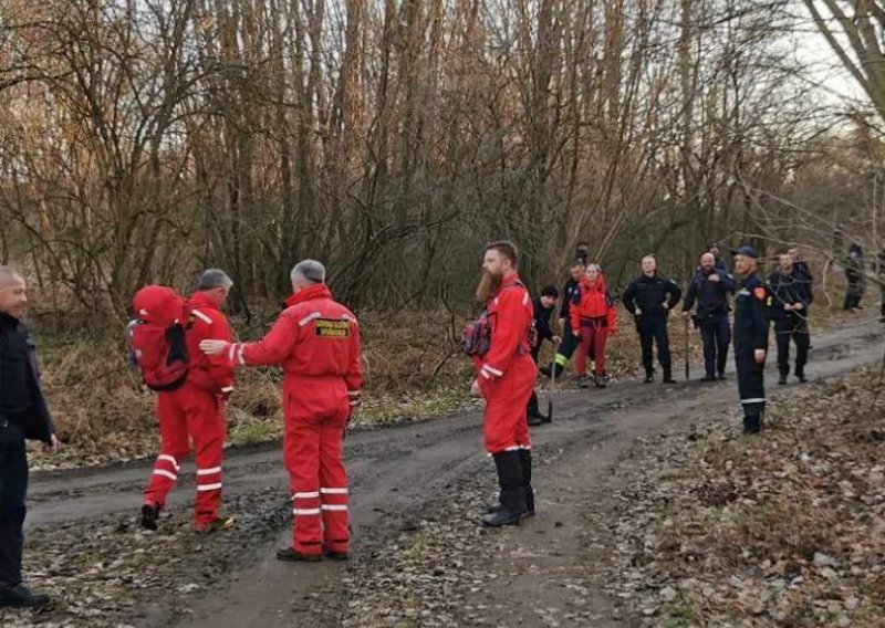 Policija, vatrogasci i HGSS-ovci od nedjelje tragaju za muškarcem u Peklenici