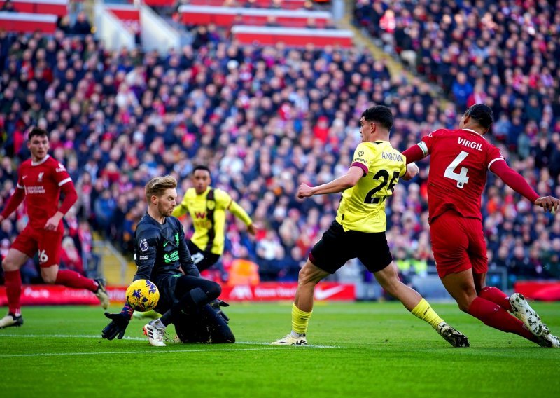 Liverpool se sa stilom vratio na vrh ljestvice; davljenik Burnley nije imao šanse