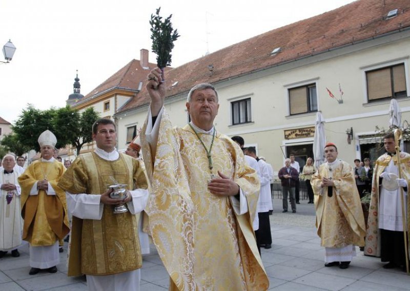 'Hoćemo li u crkvu uvesti fiskalne blagajne?'