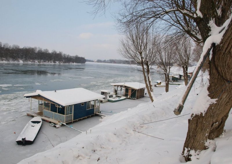 Idilično splavarsko naselje moglo bi nestati pod santama leda!