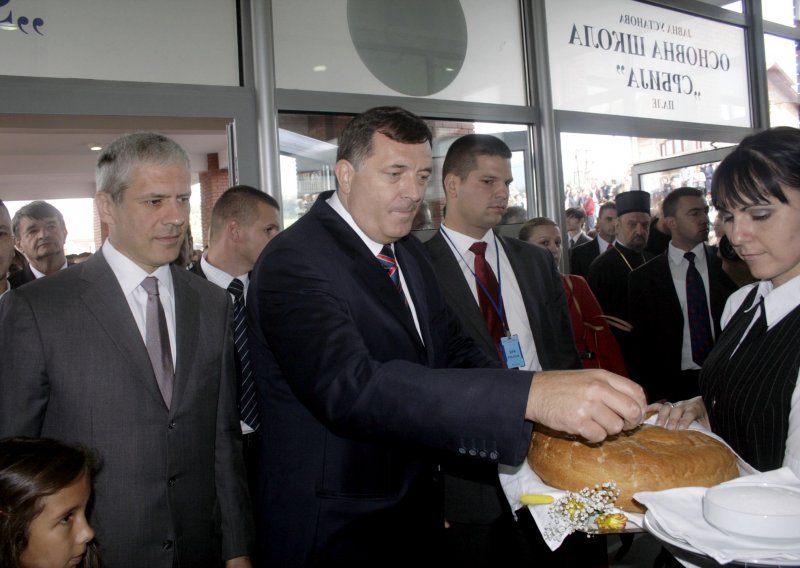 Boris Tadić u BiH otvorio školu Srbija