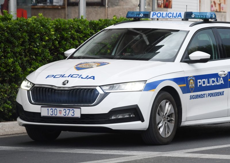 Teško ozlijeđena osoba u sudaru automobila i romobila, policija traži svjedoke