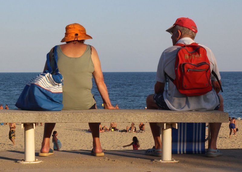 Ova zemlja umirovljenicima plaća turistička putovanja, program se širi na cijeli EU?