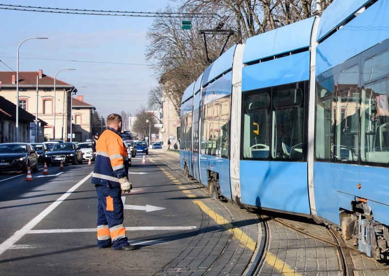 Tramvaj ispao iz tračnica kod Zapadnog kolodvora, evo kako prometuju linije