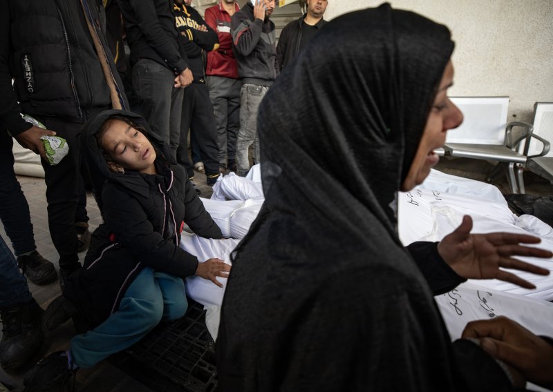 Gaza: Izrael pojačava napade na Rafah, ubijena velika obitelj