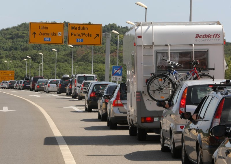 U zemlju ušlo 158 tisuća putnika manje nego lani