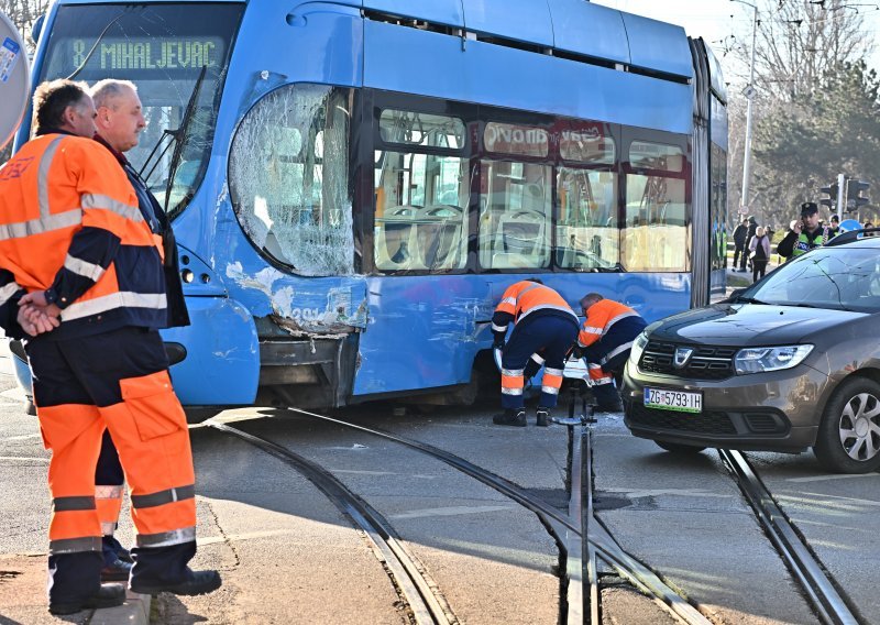 Tramvaj izletio iz tračnica na velikom križanju u Zagrebu