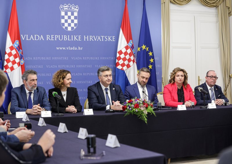 Potpisan kolektivni ugovor za javne službe, evo kakve će biti plaće i nagrade