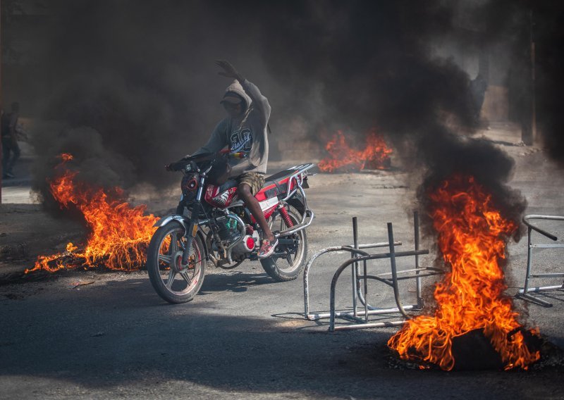 Haiti zbog nasilja proglasio izvanredno stanje, zatvorenici u bijegu