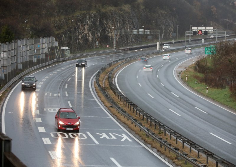 HAK: Prometna nesreća na A5 kod odmorišta Andrijevci