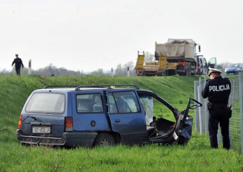 Direktan sudar kamiona i automobila