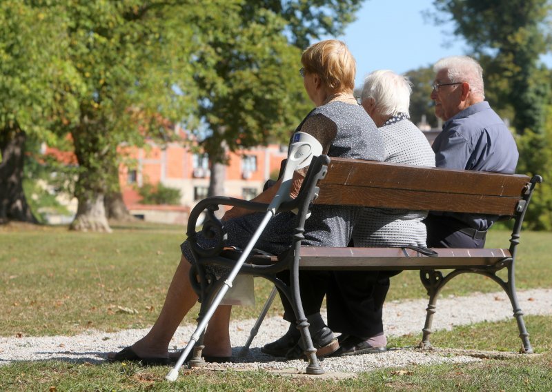 HZMO objavio kad će isplatiti naknadu za starije za veljaču