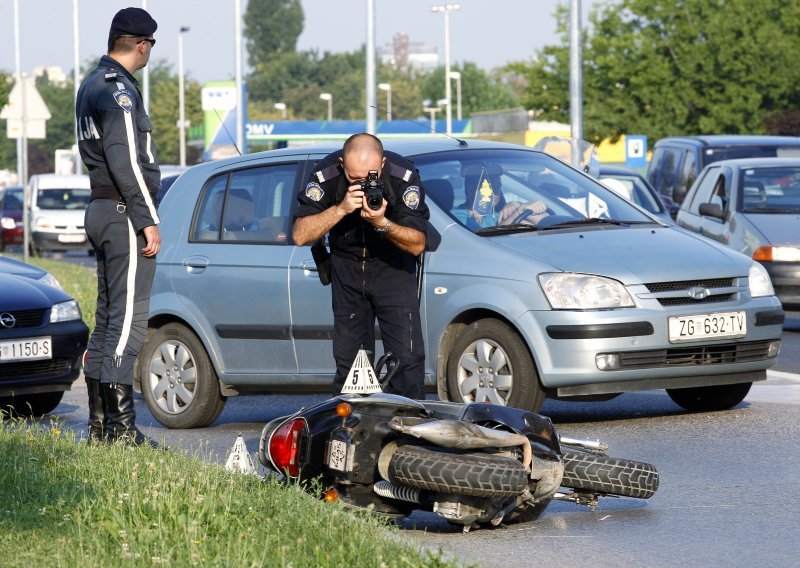 U sudaru na Slavonskoj aveniji ozlijeđen motociklist