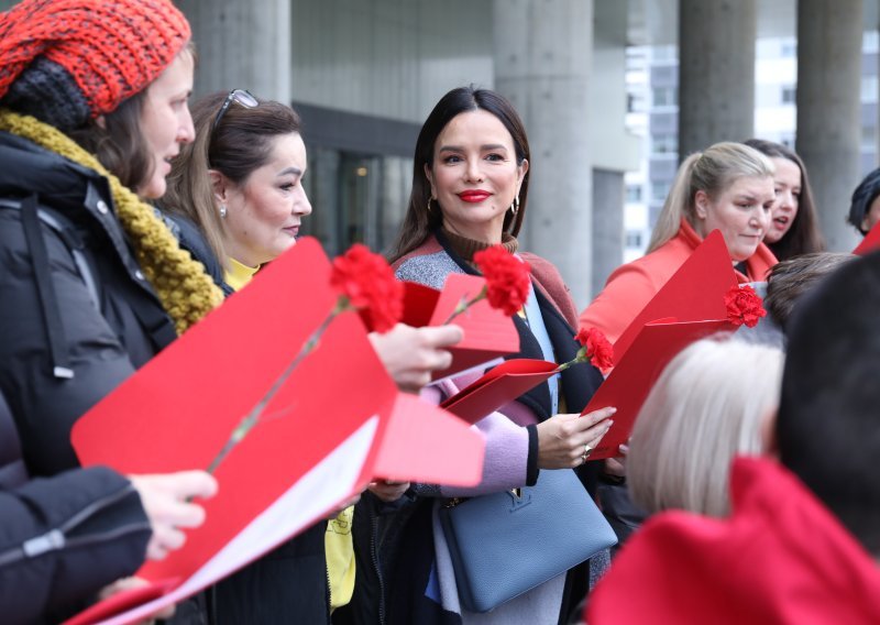 Pogledajte Severinin performans za Dan žena: Zapjevala feminističku 'Lijepu našu'