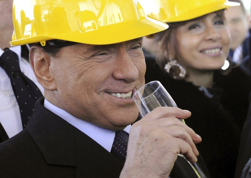 Berlusconi: Vodio bih Crkvu isto kao papa Franjo