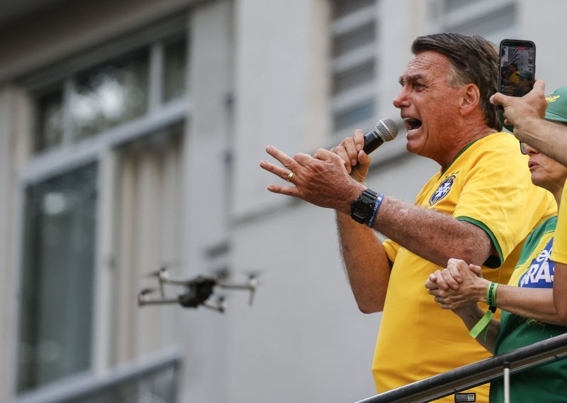 Bolsonaro optužen za krivotvorenje podataka o svom cijepljenju