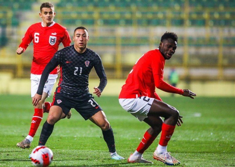 Nakon pobjede 3:0 izbornik nije bio zadovoljan: Sami sebe dovodimo u probleme...