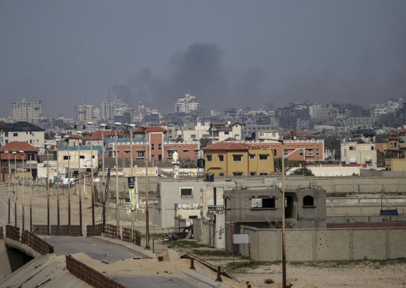 Palestinski borci se bore protiv izraelskih snaga oko bolnice Al Šifa